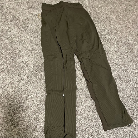 Lululemon Cropped Studio Pants Size 2 - Picture 7 of 8